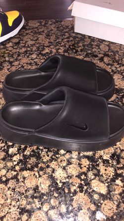 Nike Calm Women’s Slides Size 11