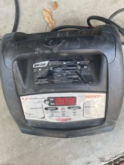 Car battery charger. Wildomar 92595