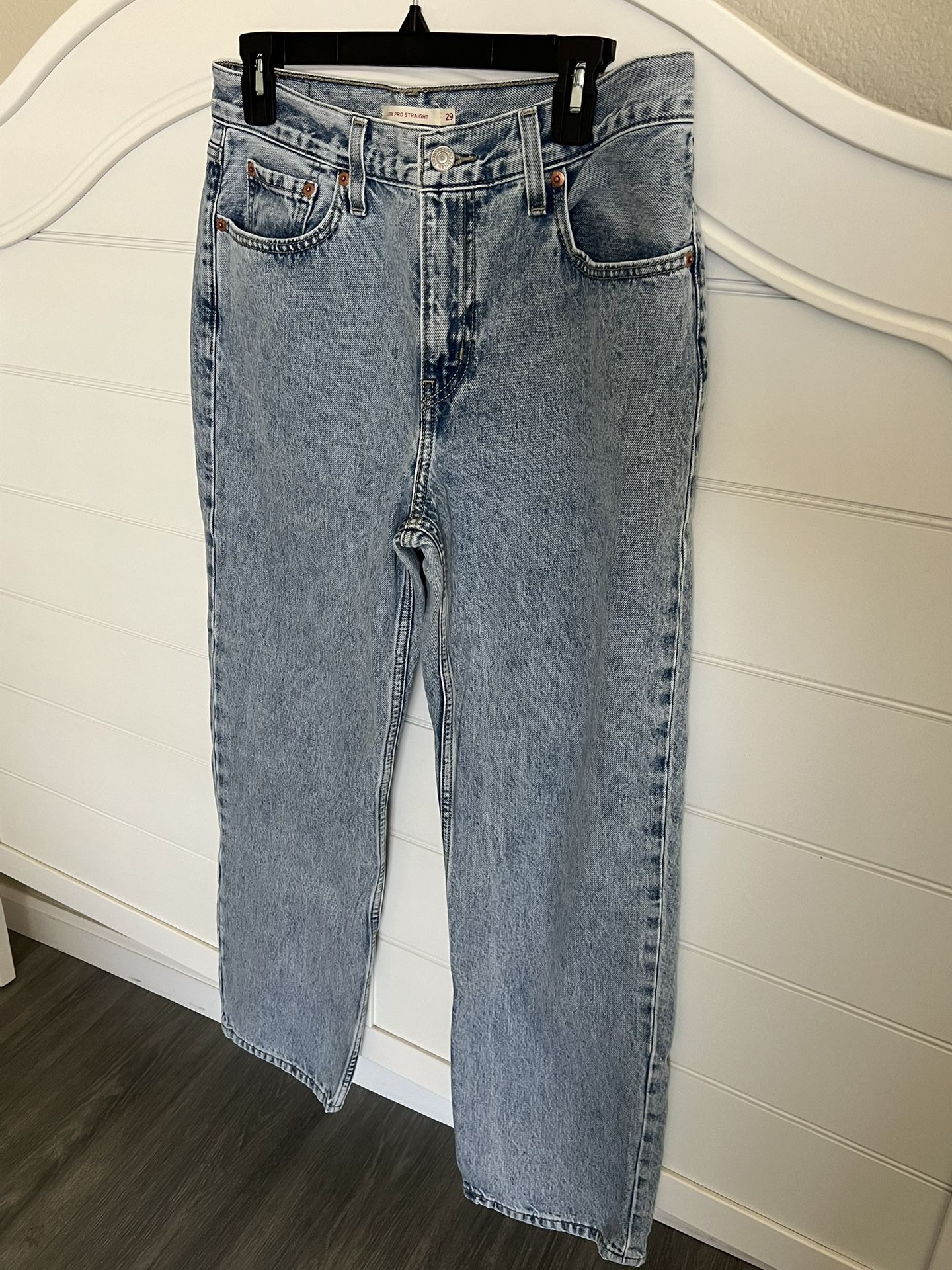 Levi’s Low Pro Straight