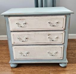 Ethan Allen 3 drawer dresser