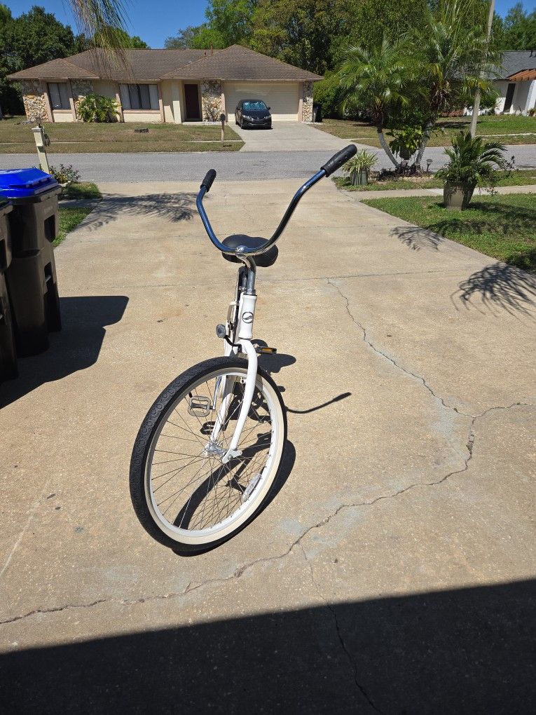 Simple, Cruiser By Giant, Vintage Bike , New Conditions , ---- Sale For $140.