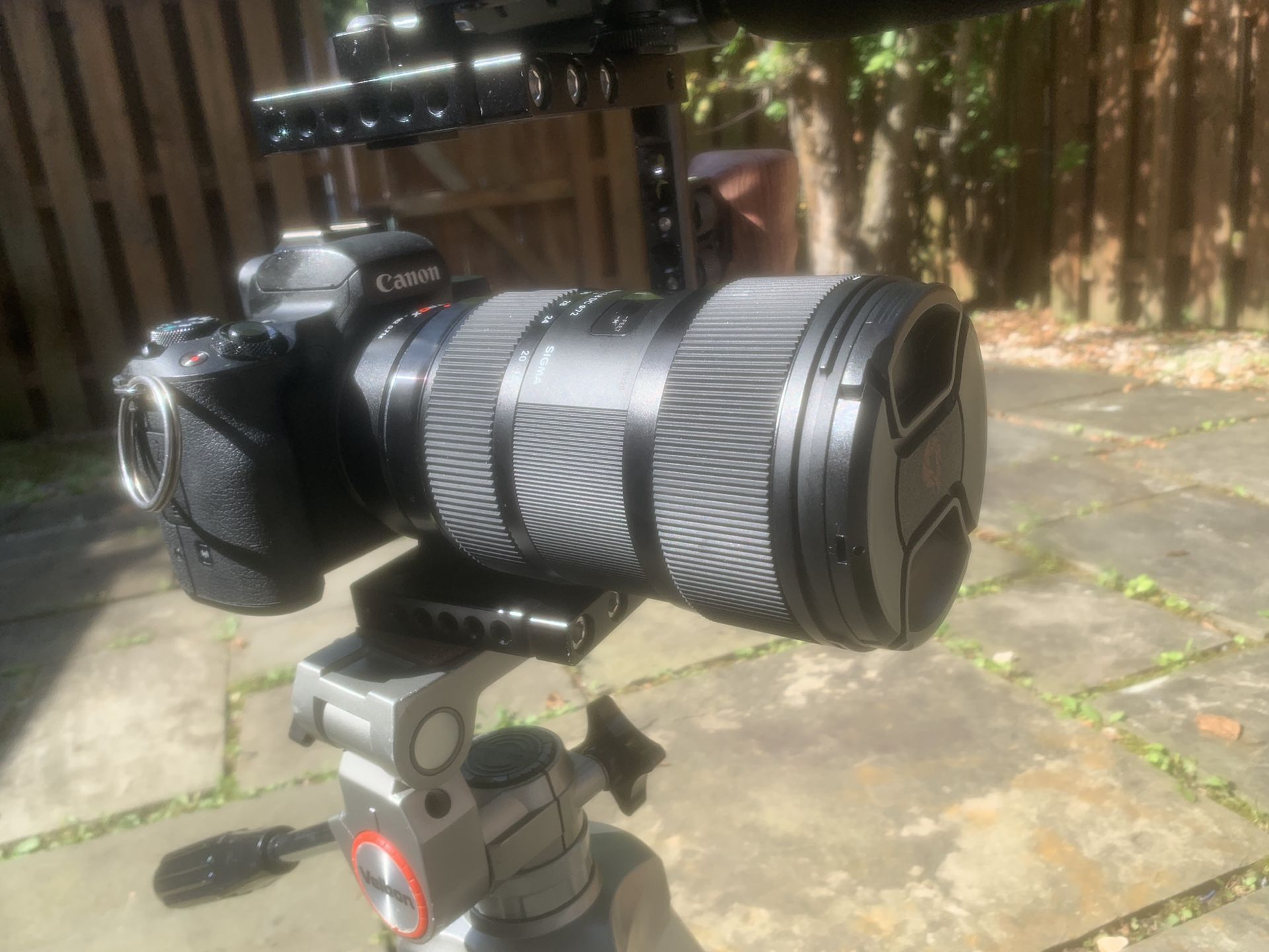 Canon M50 w/ Sigma 18-35mm lens, Rig with 4K field monitor, Mic & Tripod
