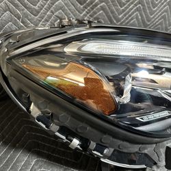 2022 - 2024 Mercedes C300 C Class OEM Headlight LED Right passenger(Plug 4 PINS)