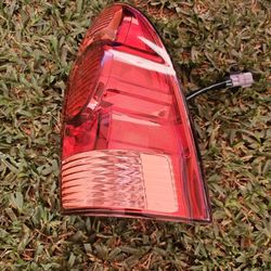 2005-2008 TOYOTA TACOMA RIGHT TAILLIGHT AFTERMARKET
