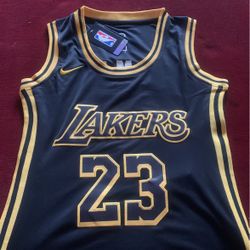 Women’s  Laker Jersey Medium