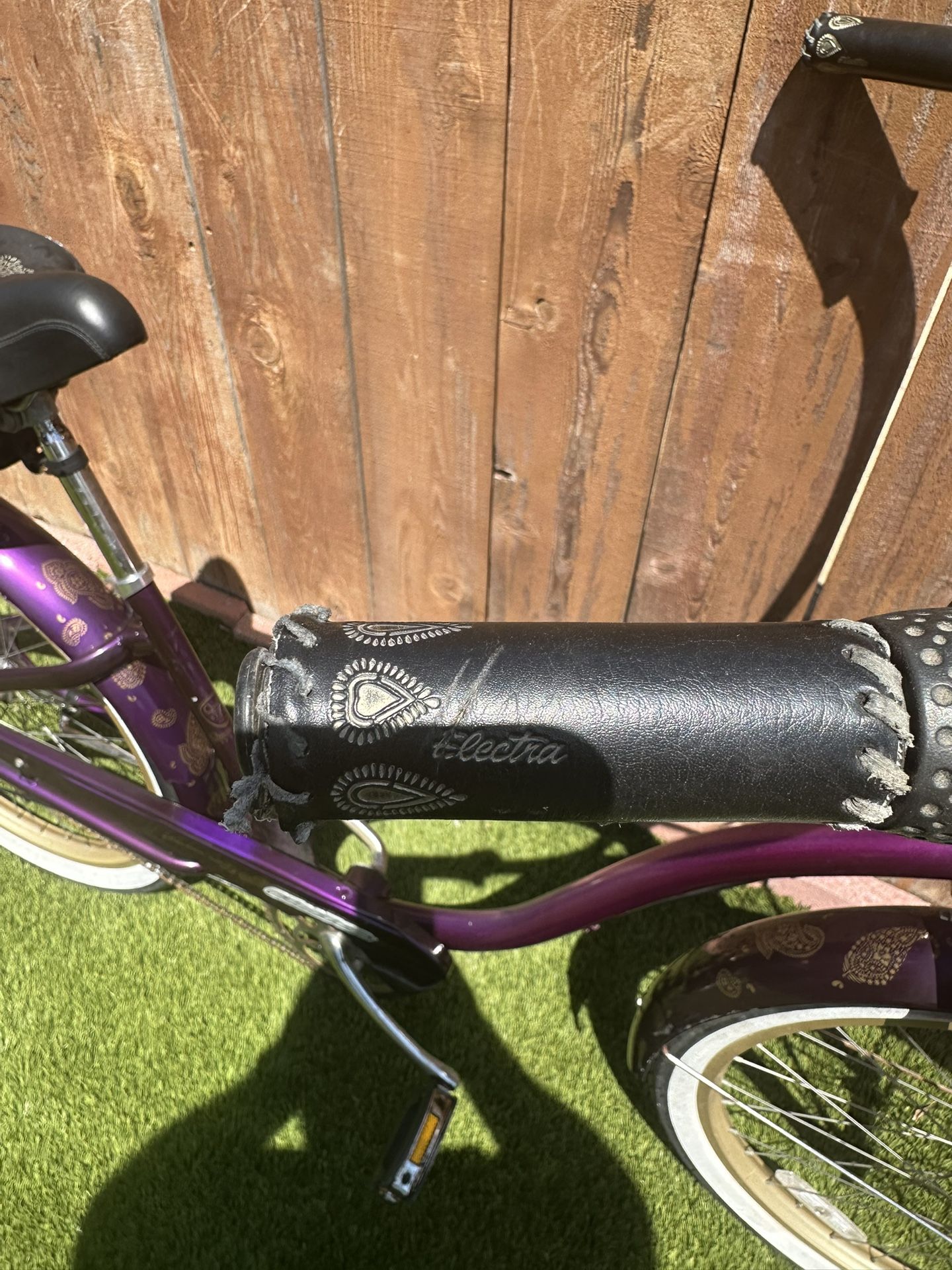 electra karma bicycle Electra Women's Karma Model Beach Cruiser 26inch. 3Speed Beautiful Purple  Color. Gold Rims. for Sale in San Marcos, CA