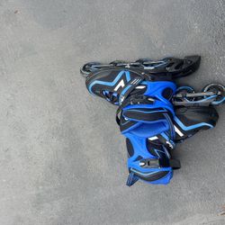 Rollerblades 3-5 Size Is Adjustable 