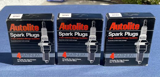 Lot of 12 Autolite Platinum AP104 Sparks New In Box Unopened