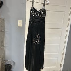 Elegant second hand sequined worn 2 times