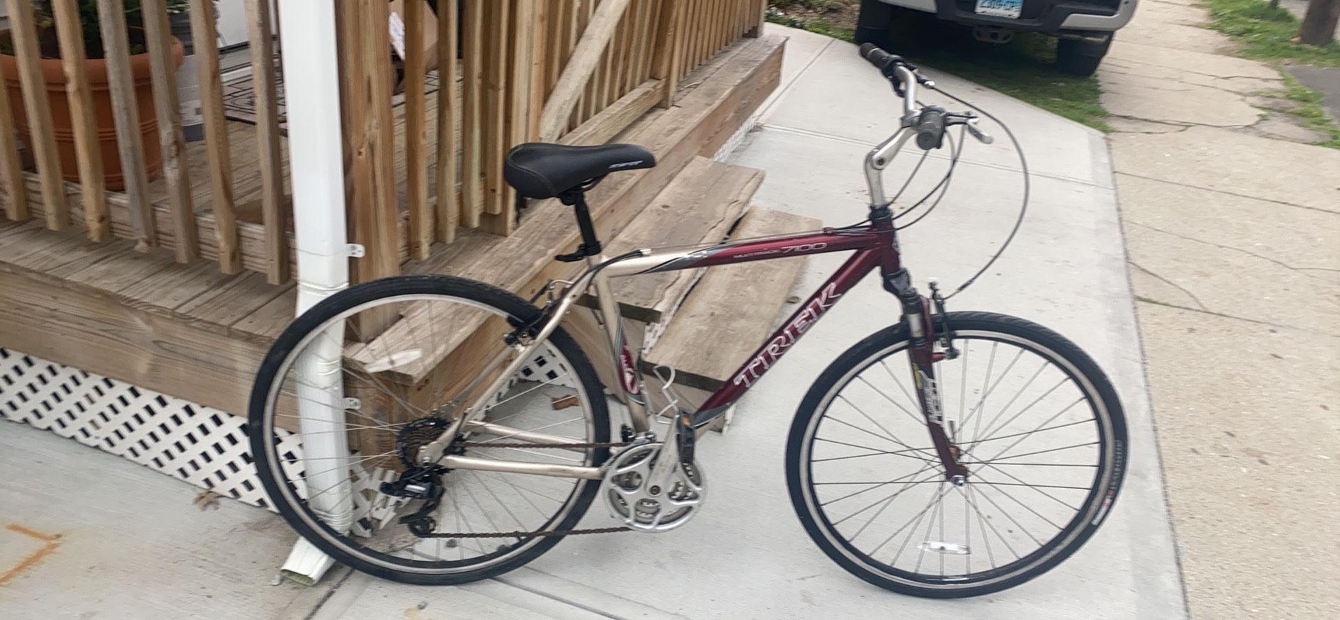 TREK Multitrack 7100 alpha Frame 20 Inches Weels 700