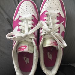 Nikes size 6y (7.5 in women’s) 