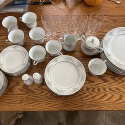 Noritake Sweet Leilani China 7 Place Settings