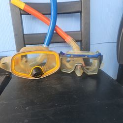 Scuba Or Snorkeling-2 Masks + 4 Fins