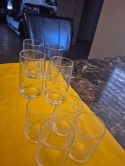 8 vasos - 4 chicos  y 4 medianos