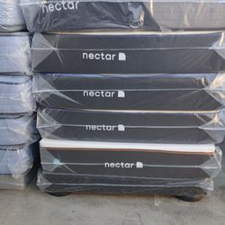 Nectar Premier queen size Memory Foam 13" Medium Mattress

New Mattress 

Delivery available 
