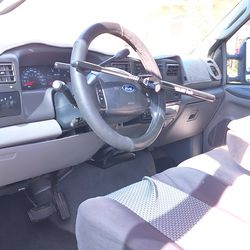 2004 ford F350 super duty super cab and chassis  XLT 4X4
