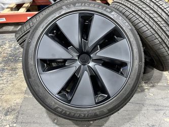(4) 2026 Tesla Model 3 18” Photon Wheels SENSORS A/S MICHELIN 98% 235/45R18