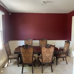 Dining Table , 6 Chairs And 2 Extra Pieces Of Leaves