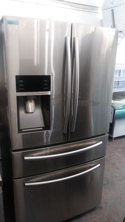 New scratch n dent refrigerator