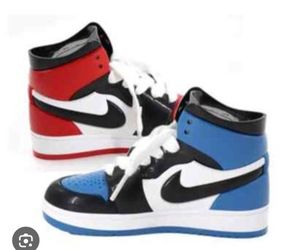 Sneakers 👟 Speakers 