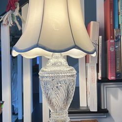 Vintage reconditioned Hollywood Regency style cut lead crystal table lamp with scalloped bell shade