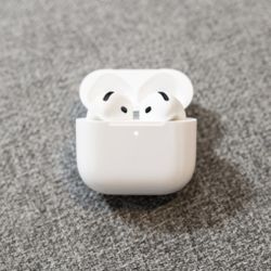 Airpods 4th gen