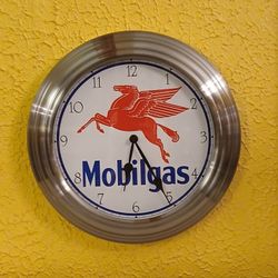 Mobilgas Pegasus Hanging WALL CLOCK. Like NEW!