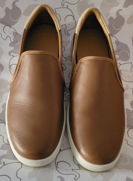 UGG Shoes 9 NEW