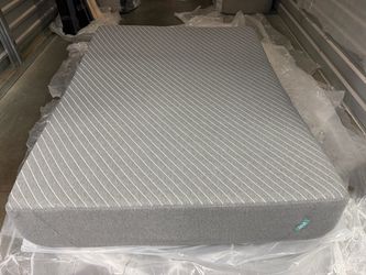 Like New Siena 14" Signature Memory Foam Queen Mattress