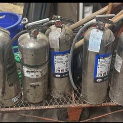 5 Fire extinguishers (empty) refillable