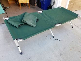 Foldable guest cot/ bed lightweight and sturdy