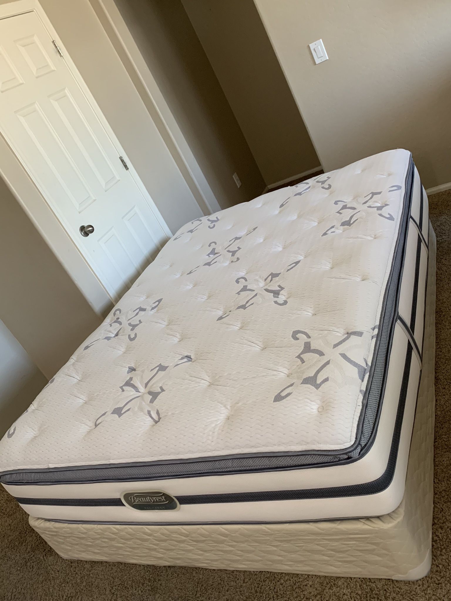 QUEEN BEAUTYREST MATTRESS AND FREE BOX SPRING
