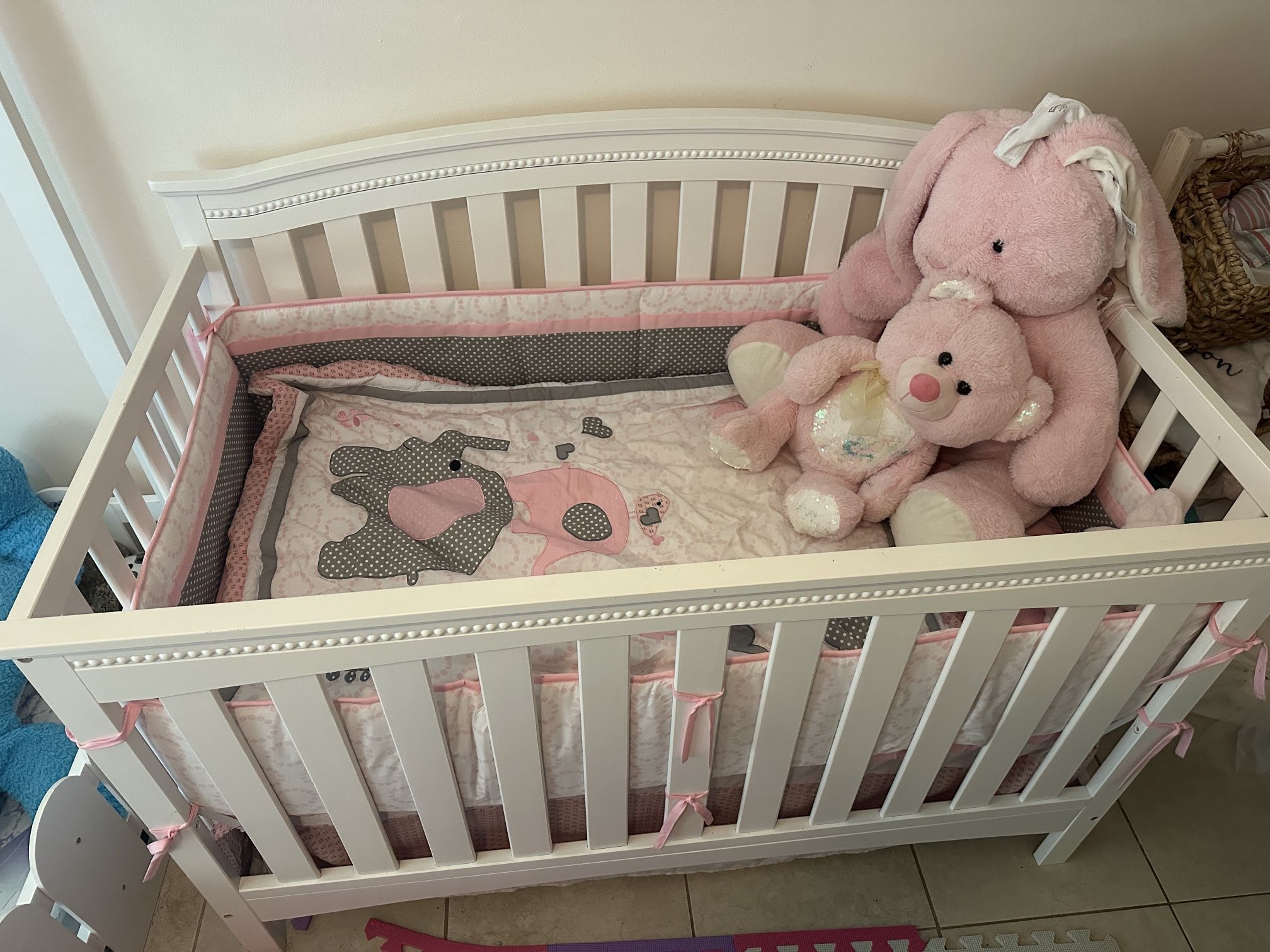 4 In 1 Baby Crib! Perfect Condition