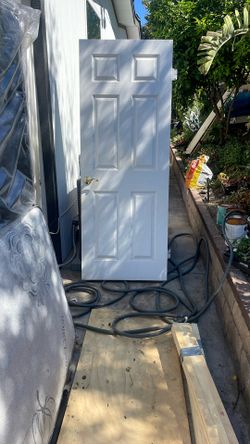 Puertas  de madera color blanco de 28 por 79 y medio