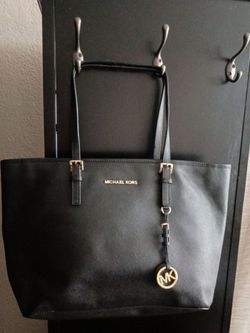 Mk black leather authentic Large bag with zipper on the top