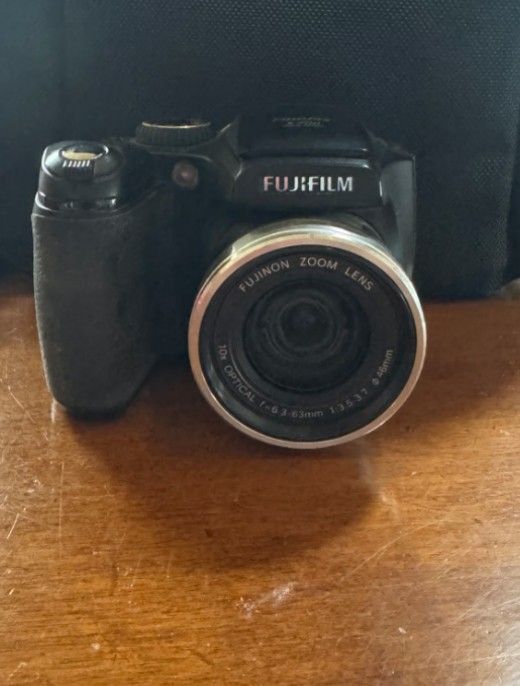 FUJI FINEPIX S5700 DIGITAL CAMERA