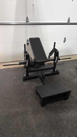 Hip thrust Machine