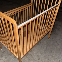 Vintage Portable Minicrib