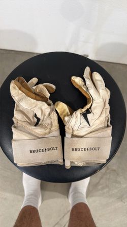 Long Cuff Bruce Bolt Batting Gloves
