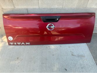 2017 NISSAN TITAN TAILGATE