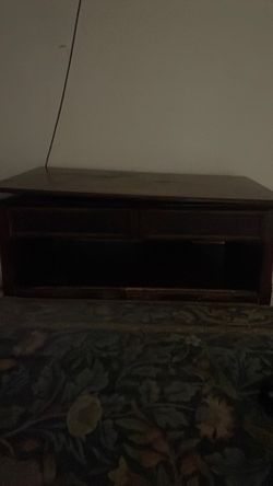 FREE coffeetable that raises but missing screw one side