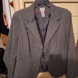 Women's  Worthington Lined Gray Suite Jacket Size 14P 2Buttons-$20.00