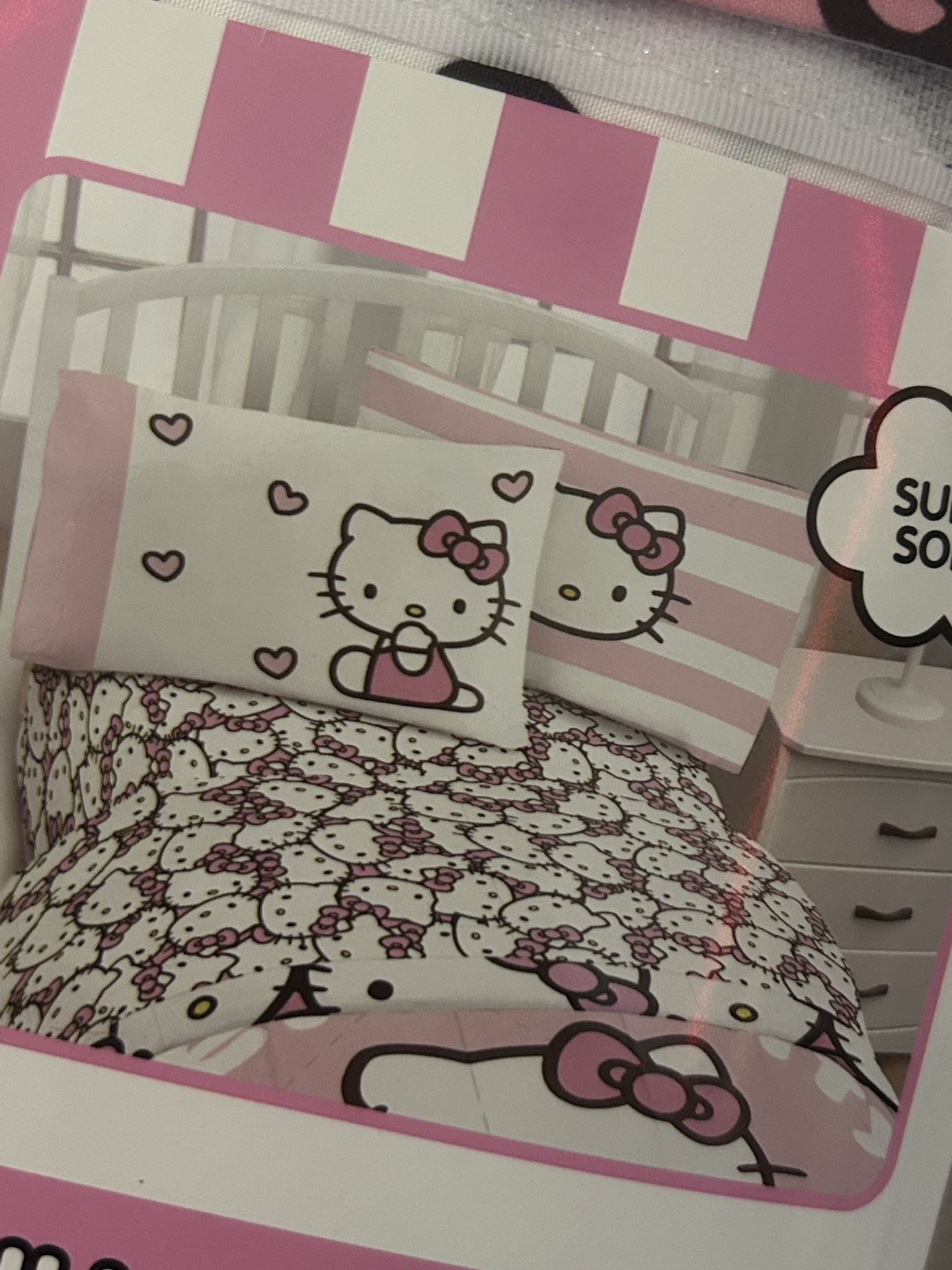 Deluxe Hello Kitty Full Bed Sheet Set