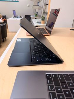 MacBook Air 13" 2025 M4 16GB 256GB