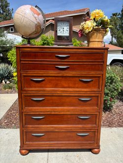 5 Drawer Modern Wood Dresser Chest of Drawers Furniture Great Condition