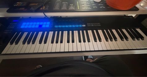 NOVATION 61 key midi controller
