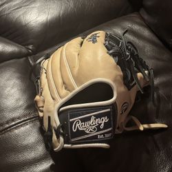 Rawlings Heart Of The Hide. 11.5 Inch. Right Handed Infield/Pitcher Glove 