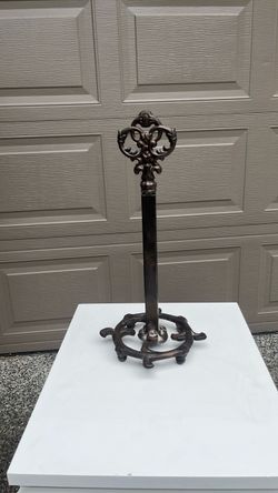 Paper towel holder