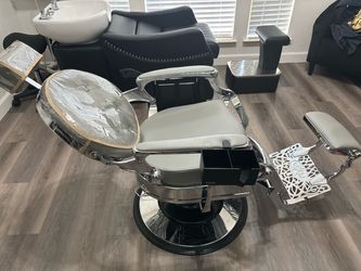 The Truman Vintage Barber Chair