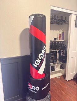 Freestanding punching bag